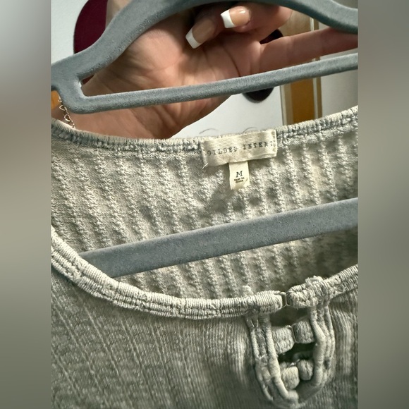 Gilded Intent Gray Ribbed Women's Top - Picture 3 of 5